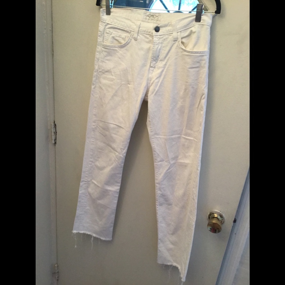 100% cotton jeans  with frayed edges .